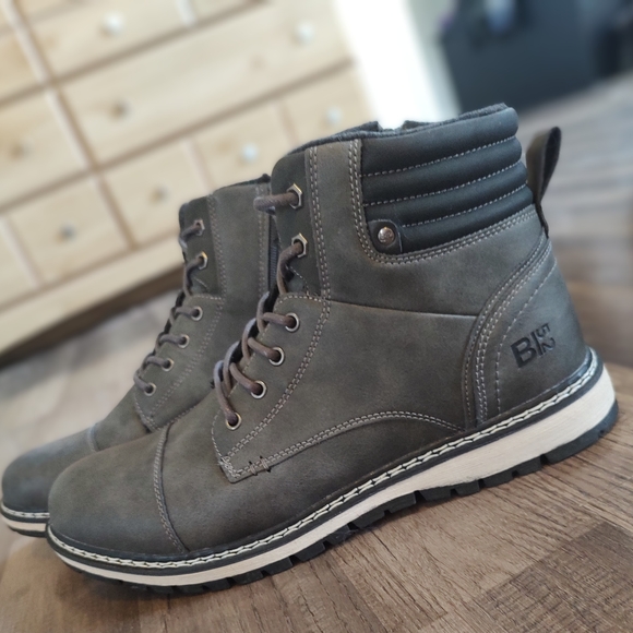 B52 by Bullboxer Men's size 10.5/11 Alton Lace Up Boot Famous Footwear - Picture 4 of 5